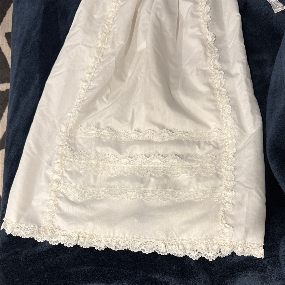 Vintage Elegant White Lace Kids Dress with Bonnet - Picture 5 of 10